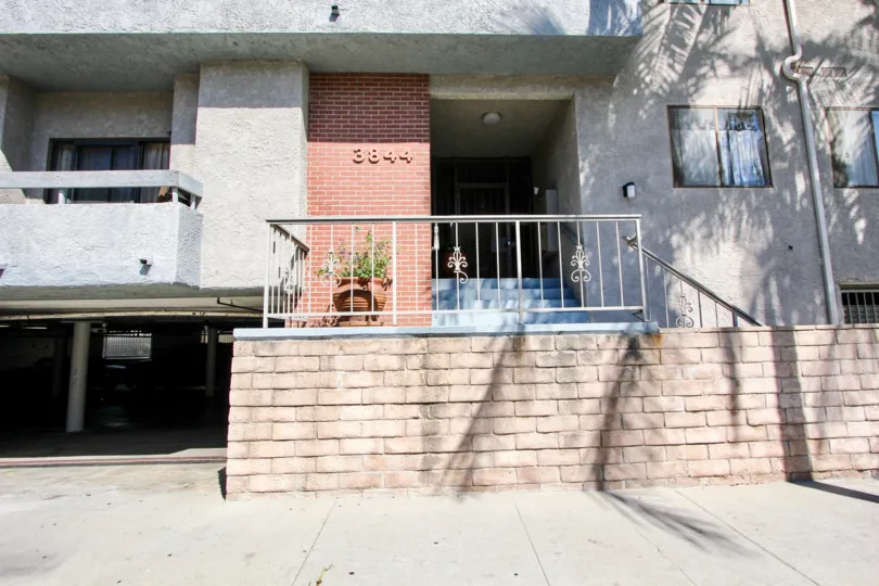 The address for Pacific Stuidos on the building in Mar Vista, California