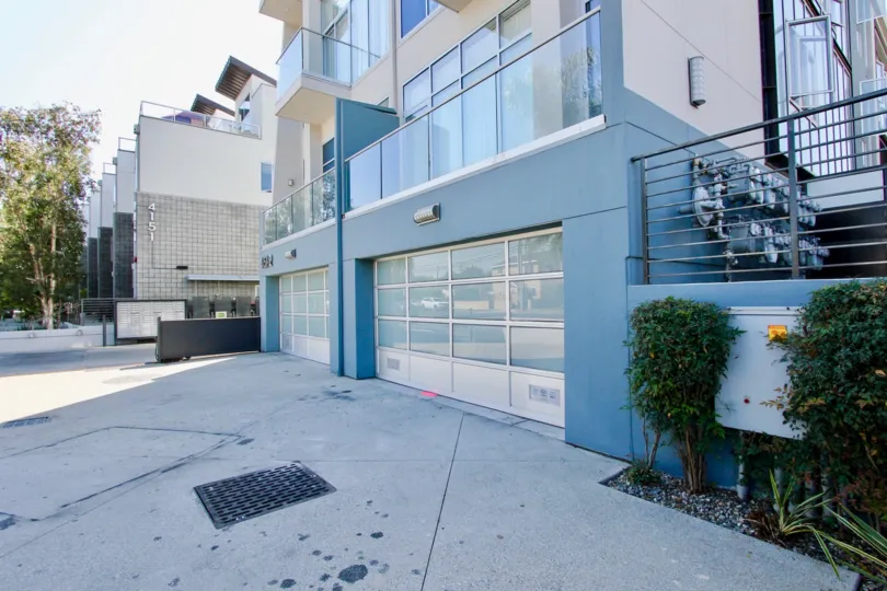 The walkway through R1 Living in Mar Vista, California