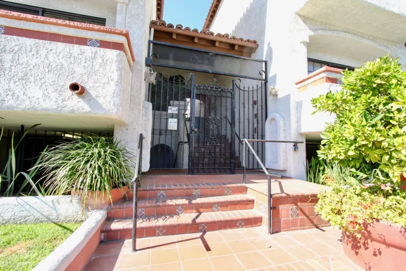 The entrance into The Villas on Sawtelle