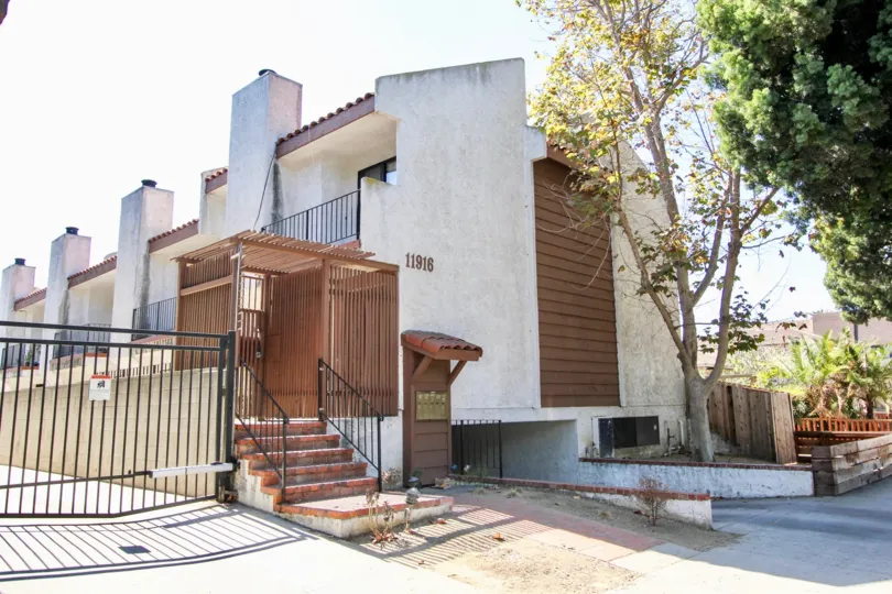 The view of the Venice Blvd Townhomes in Mar Vista, California