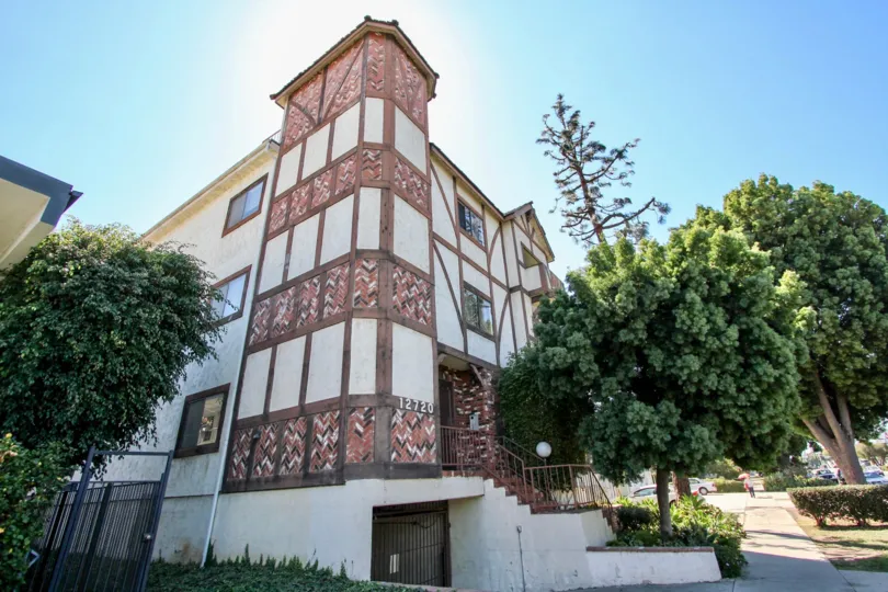 The view of Venice Chateau in  Mar Vista, California