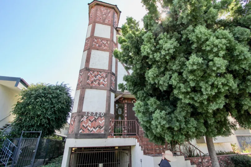 The décor seen on the Venice Chateau building