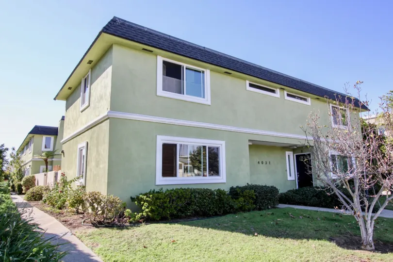 The yard in front of Wade Townhomes in Mar Vista, California
