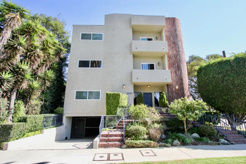 The view of Washington Manor in Mar Vista, California