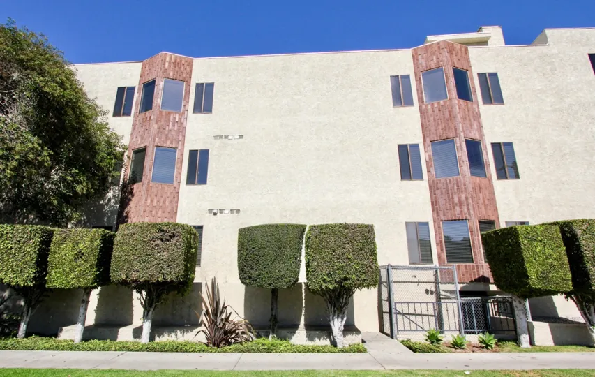 The windows in the Washington Manor building in Mar Vista, California