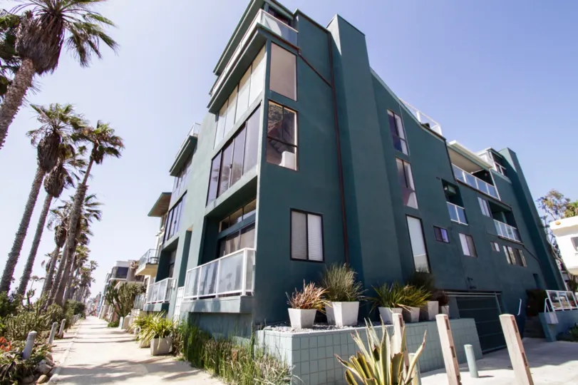 The 1 Buccaneer building in Marina Del Rey