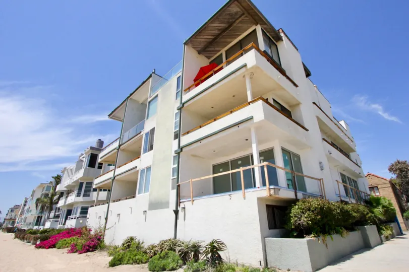 A Cloudy, calm day at 1st Eastwind community in Marina Del Ray, California