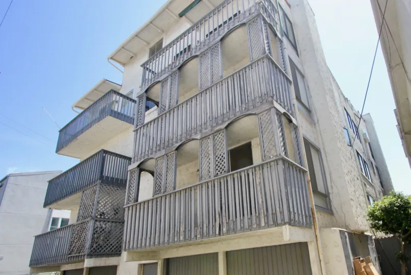 A three storey mansion at marinel del rey surrounded by grills