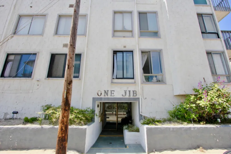 the entrance view of 1 Jib, Marina Del Rey, California