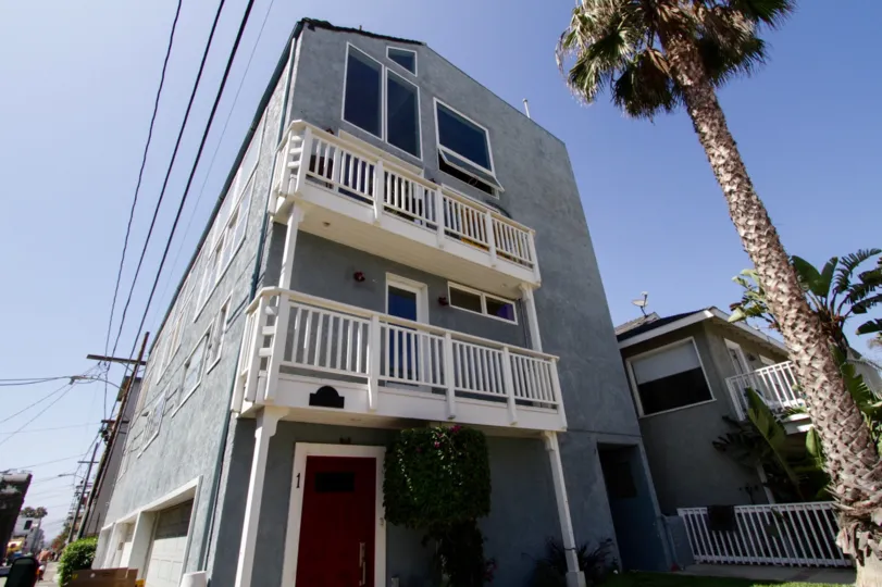 The building at 11 Buccaneer in Marina Del Rey
