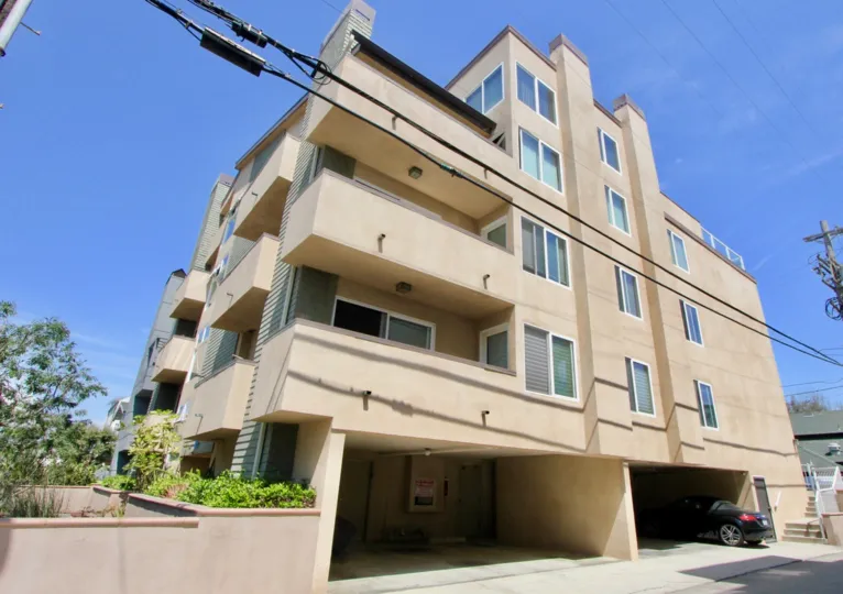 THE BUILDING IS 16 QUARTERDECK IT IS VERY LARGE AND WONDERFUL VIEW