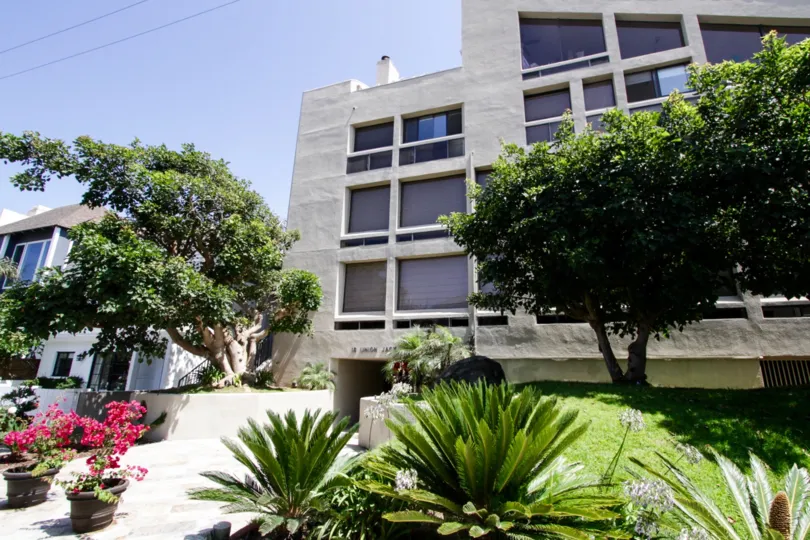 The landscaping at 18 Union Jack in Marina Del Rey