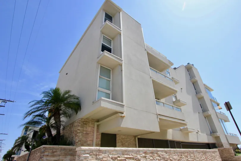 Modern and classy 2 ketch Building, marina del rey, California