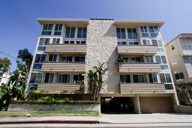 The building at 30 Driftwood in Marina Del Rey
