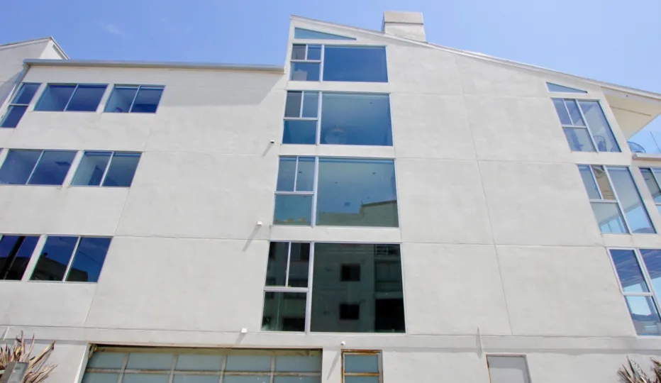 APARTMENT WITH THREE FLOORS AND GLASS WINDOWS WITH AN ENTRANCE GATE ANS THE SKY ALSO AVAILABLE AT THE MORNING TIME