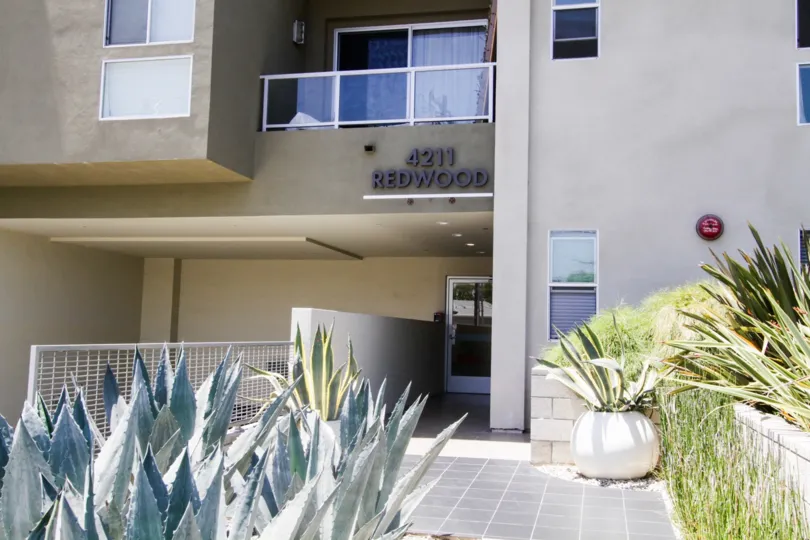 The entrance into 4211 Redwood in Marina Del Rey