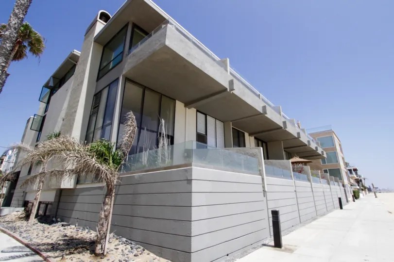 The fenced patios of units at 6 Voyage in Marina Del Rey