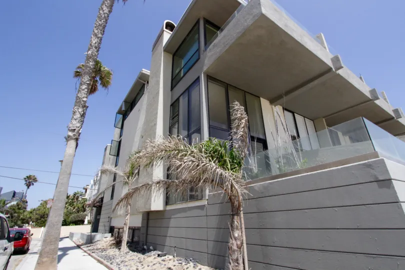 The landscaping of 6 Voyage