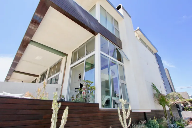 Clear skies with an amazing view of 7 Fleet Apartment with her surroundings, Marina Del rey, California
