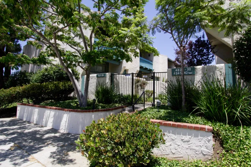 The landscaping seen around Casa de Marina