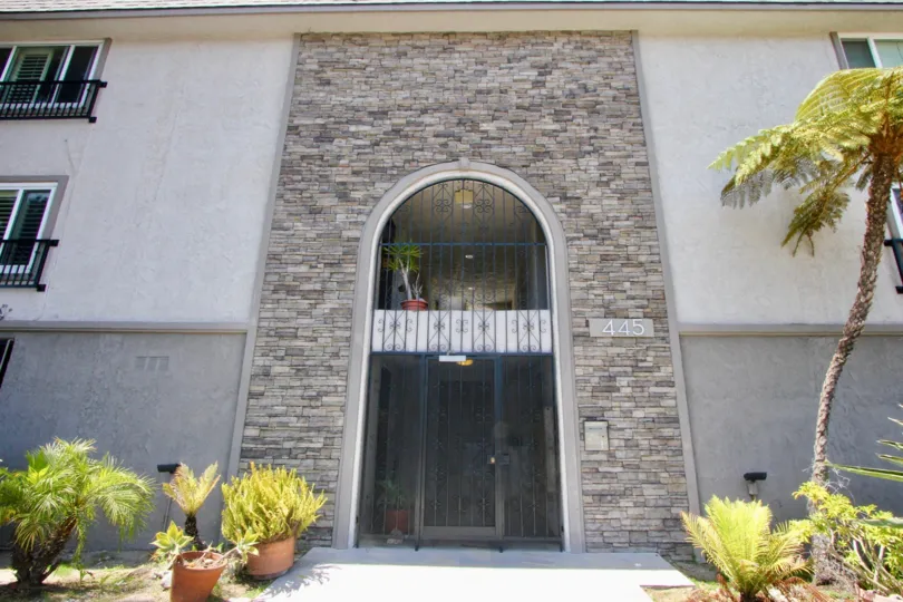 Lovely complex, Casa Del rey, has beautiful exposed stone work and well maintained gardens