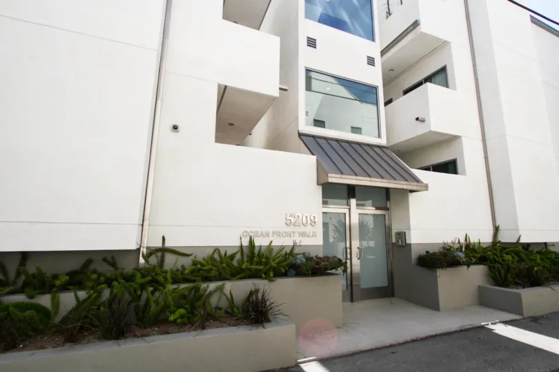 The double door entrance of the Essex House in Marina Del Rey
