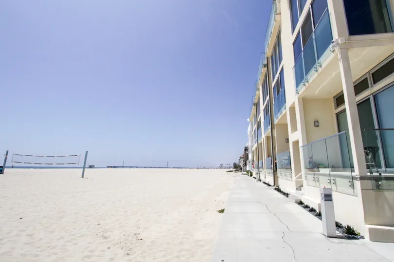 The landscaping of One Ironsides in Marina Del Rey