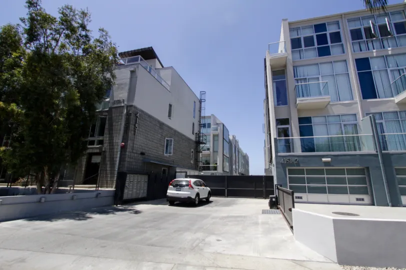 The lot between the R1 Living in Marina Del Rey