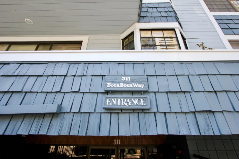 A PLACE LOOKS LIKE A OFFICE WITH A NUMBER AND NAME OF THE PLACE AND WINDOWS AT THE FIRST FLOOR