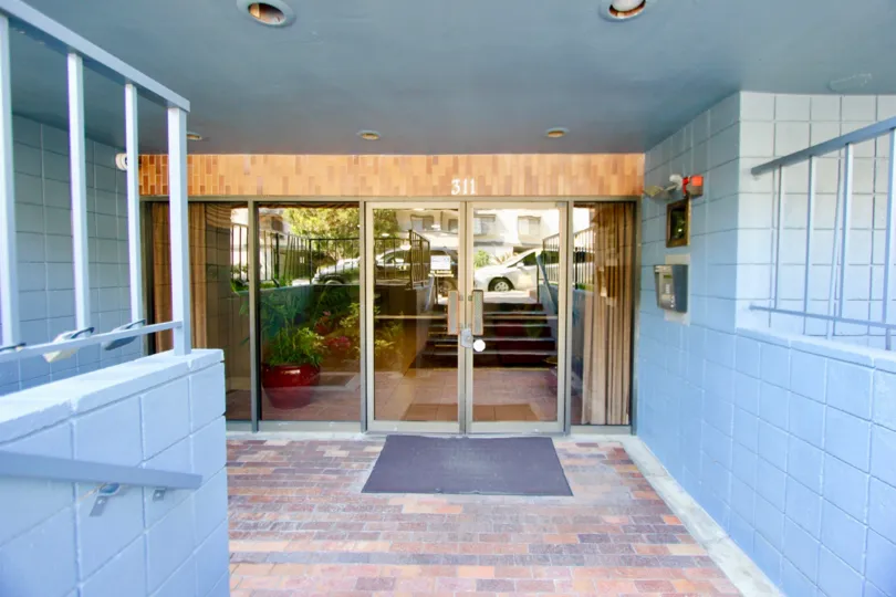 Entrance to the amazing Via Marina Tahiti, Marina Del Rey, California