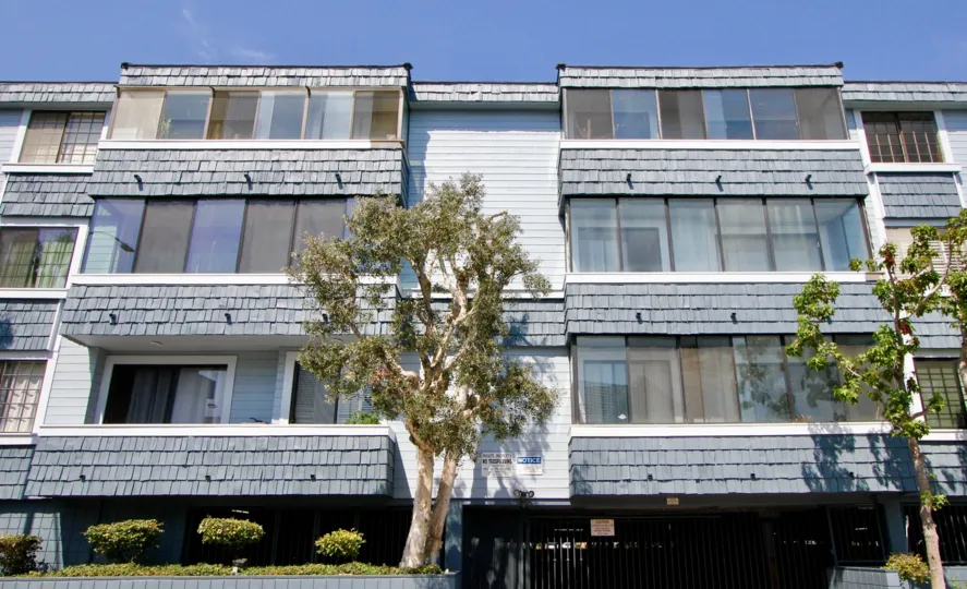 Building of 3 floors surrounded by trees in Via Marina Tahiti community