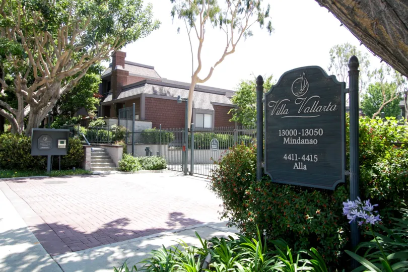 The sign into Villa Alicante in Marina Del Rey
