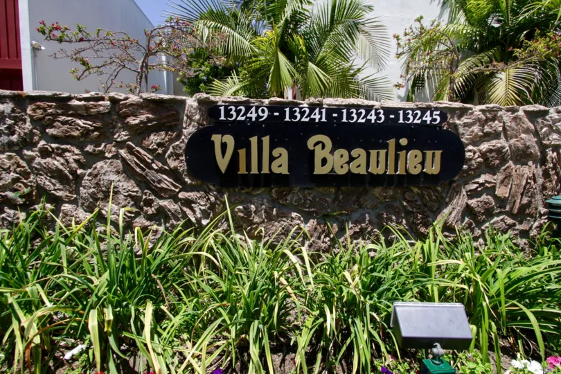 The welcoming sign into Villa Beaulieu