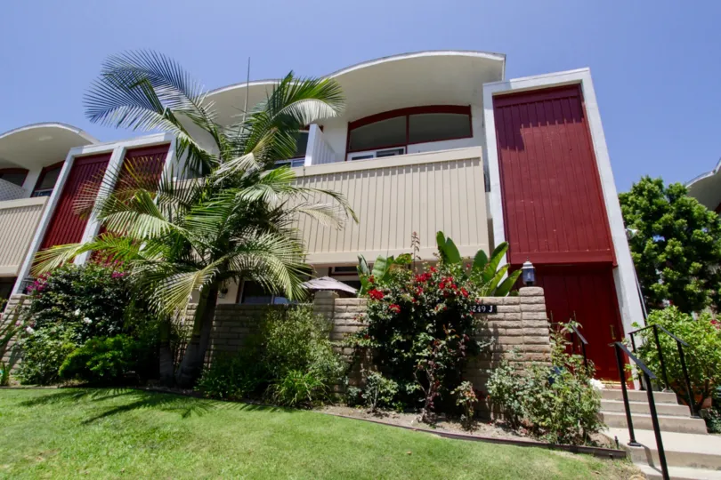 The greenery that is seen around the Villa Beaulieu in Marina Del Rey