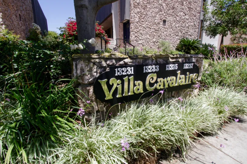 The sign welcoming people into the Villa Cavalaire in Marina Del Rey