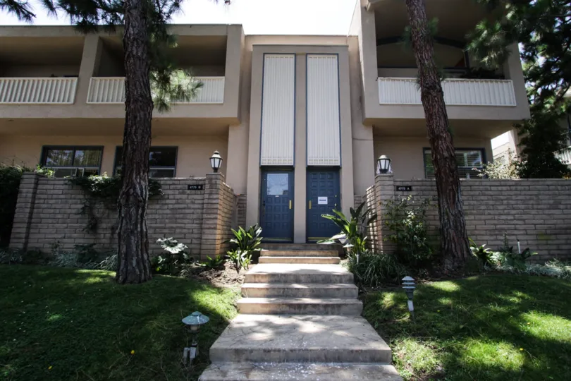 The entrance into the units at Villa Le Trayas in Marina Del Rey