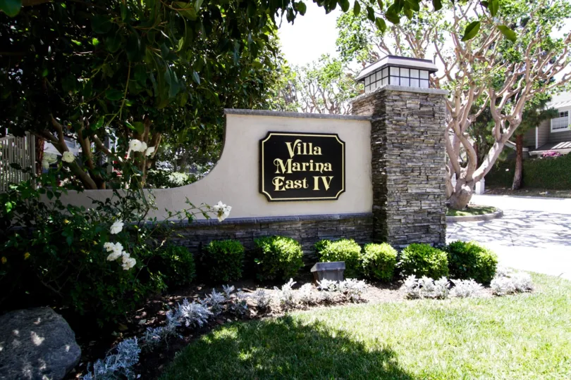 The sign welcmoing you into Villa Marina East IV in Marina Del Rey