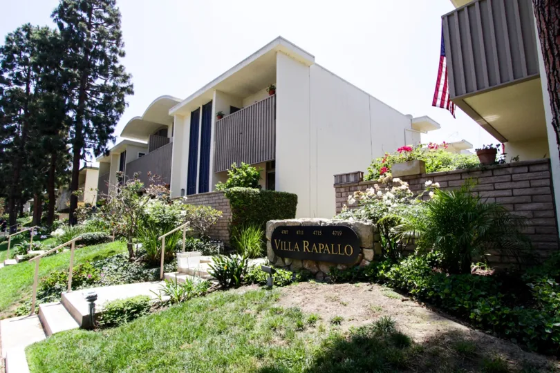 The welcoming sign into Villa Rapallo