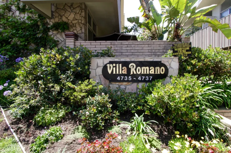 The welcoming sign into Villa Romano in Marina Del Rey