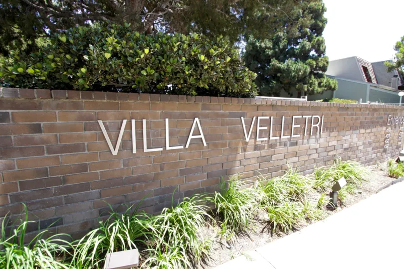 The welcoming sign of the Villa Velletri in Marina Del Rey
