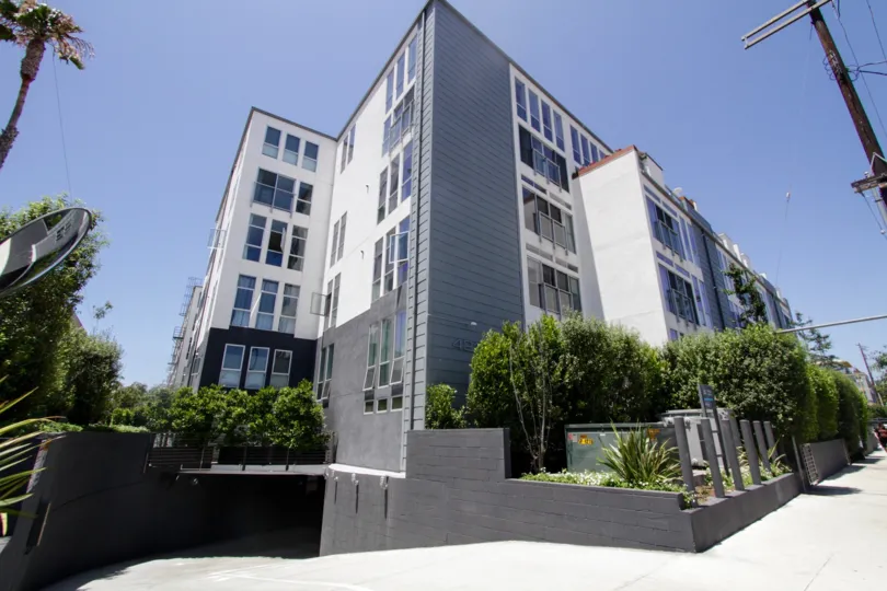 The architecture of the West End building