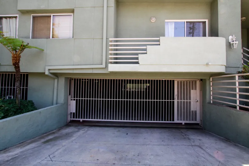 The parking for 10926 Moorpark St