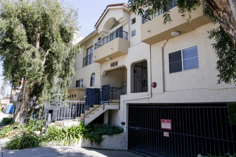 The parking for 11038 Camarillo St in North Hollywood