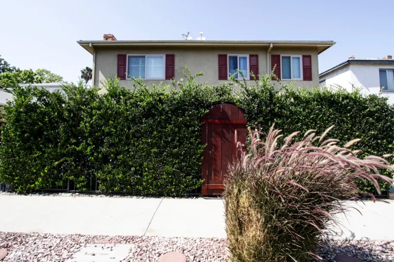 The landscaped entrance into 11585 Riverside Dr in North Hollywood