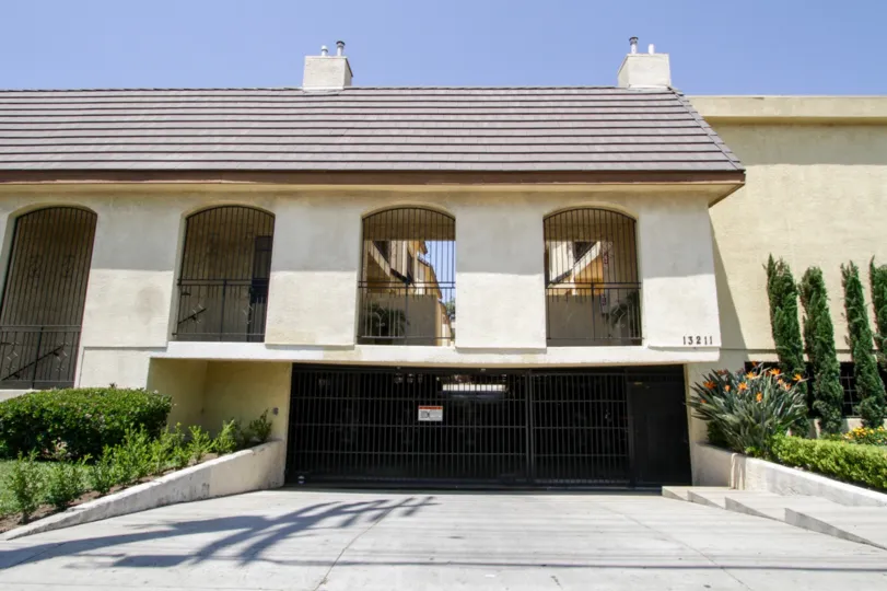 The parking for 13211 Vanowen St in North Hollywood