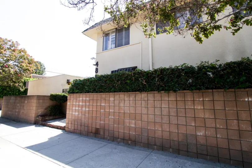 The building at 4881 Cleon Ave