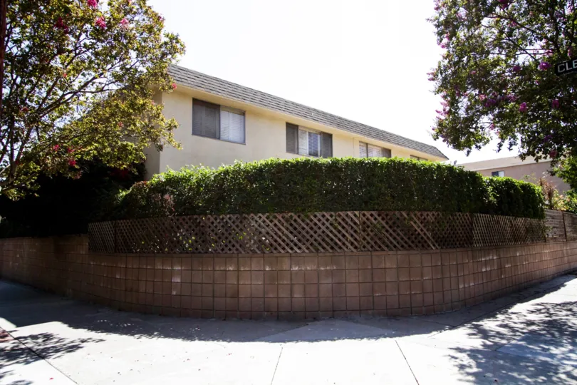 The landscaping seen around 4881 Cleon Ave in North Hollywood