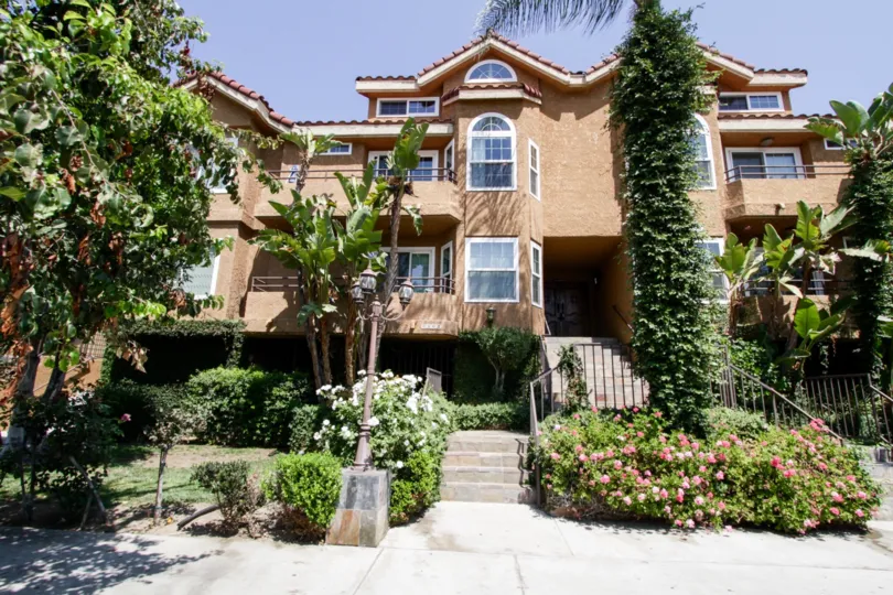 The entryway at 5102 Tujunga Ave in North Hollywood