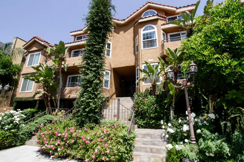 The stiars to the entrance of 5102 Tujunga Ave