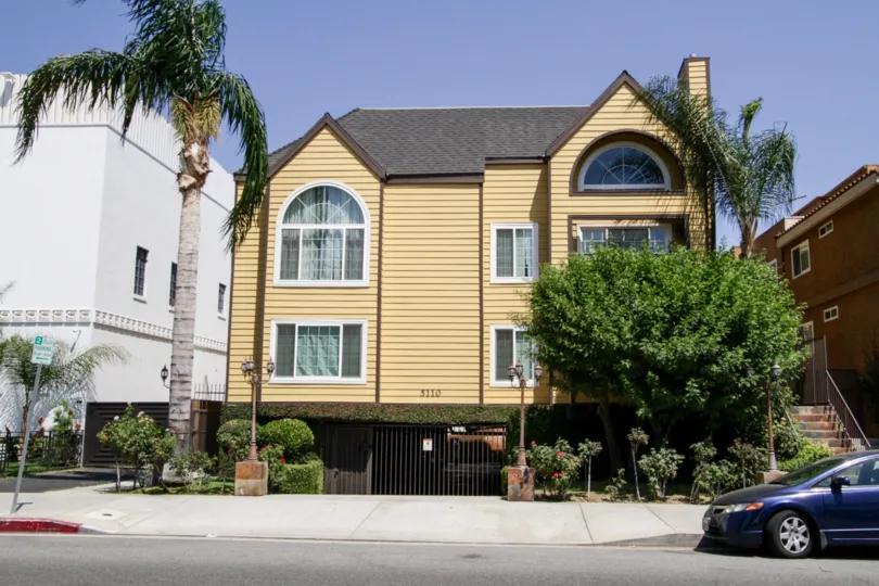 The building at 5110 Tujunga Ave in North Hollywood
